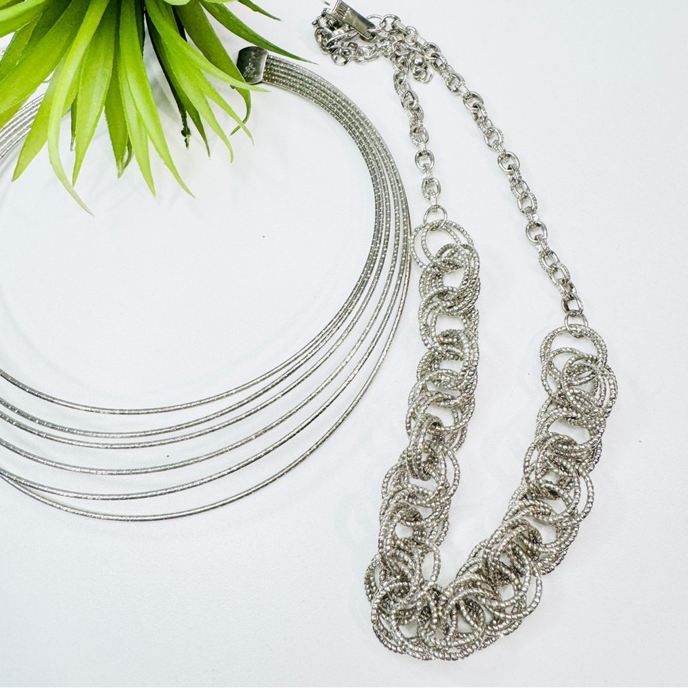 3pc Jewelry Bundle Lot - Shimmering Silver Tone Necklaces - Picture 4 of 8